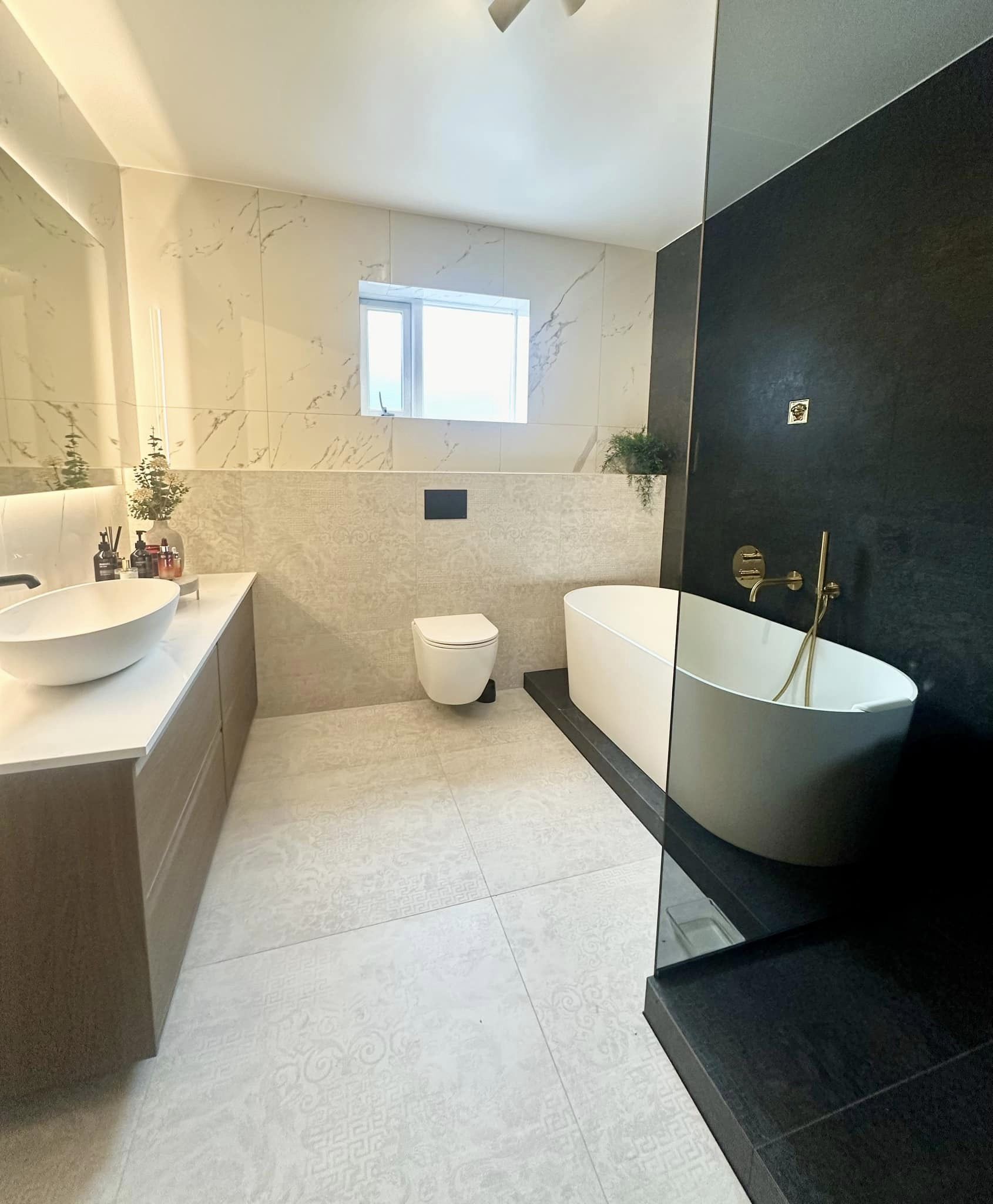 Versace baðherbergi í Norðlingaholti með Statuario Grigio 60x120 flísum